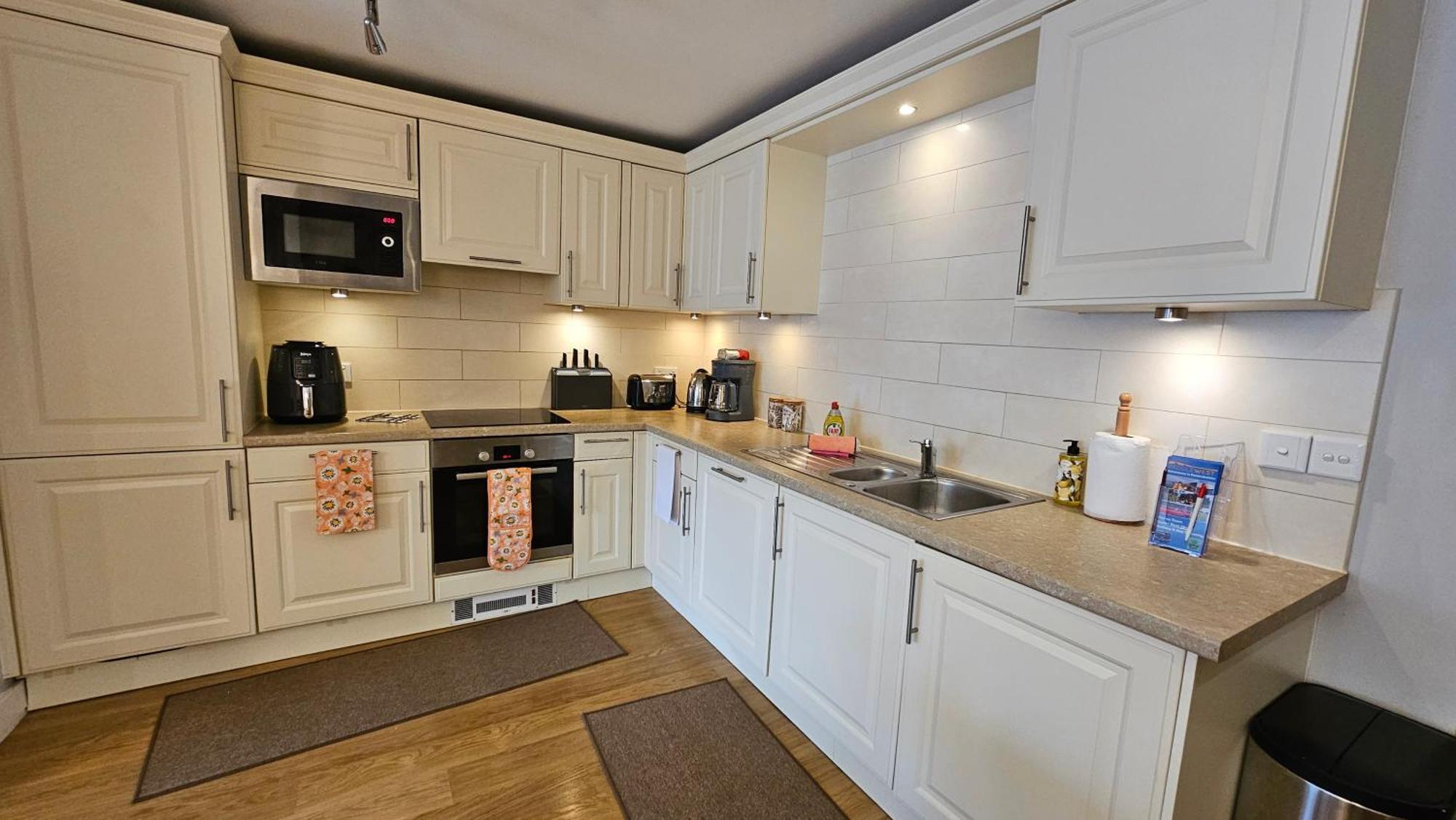 Castle Pond House Apartamento Pembroke Exterior foto