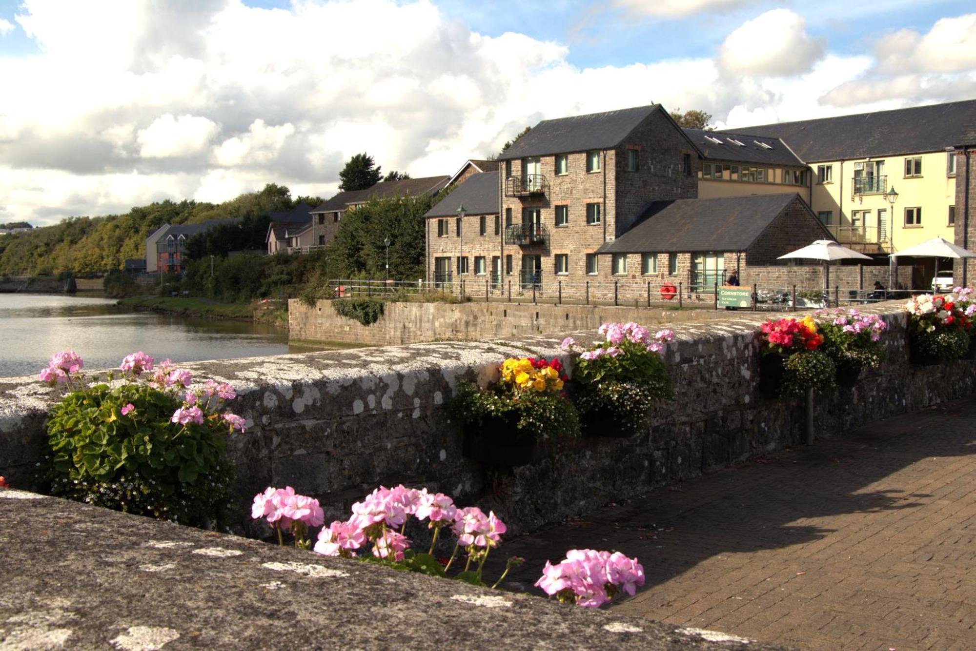 Castle Pond House Apartamento Pembroke Exterior foto